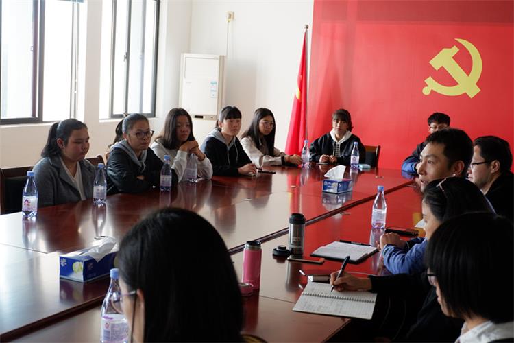 我院召开专科外省及少数民族学生座谈会